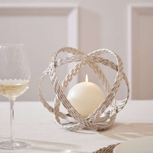 Braid Effect Pillar Holder