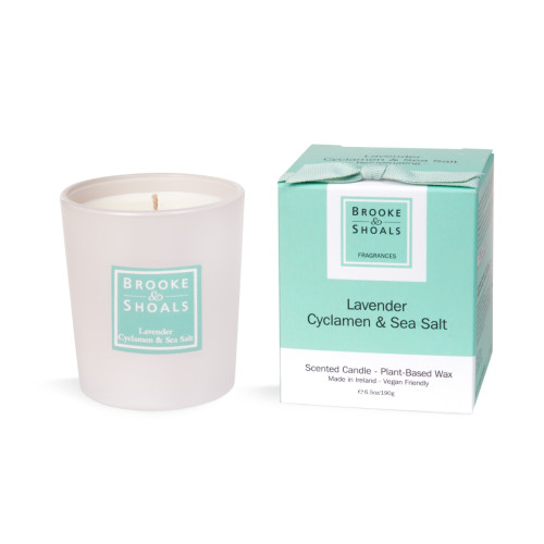 lavender, cyclamen and sea salt 190g scented single wick candle